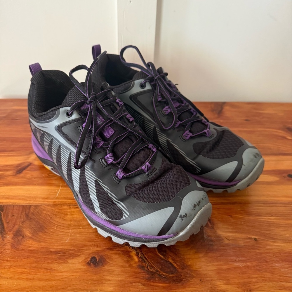 Merrell Siren Edge 3 Waterproof Hiking Shoes in Black/Acai